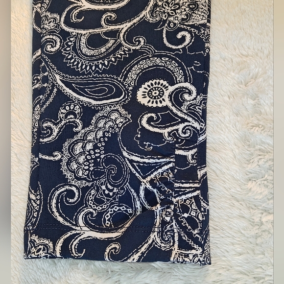 Chico’s Zenergy Size Large 12 Paisley Cropped Leggings Yoga Pants‎ Navy Blue - Picture 6 of 9